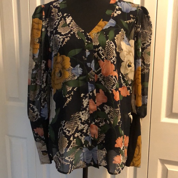 CAbi Tops - EUC CABI snake/floral print top